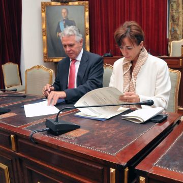 Instante de la firma del convenio. (Foto: Cedida)