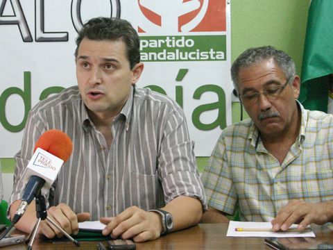 Los ediles andalucistas Rafael Pulido y Agustín Espinosa. (Foto: R. Cobo)