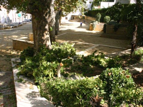 Los hechos tuvieron lugar en el inicio de la escalera que conduce a las calles Málaga y Caminillo. (Foto: R. Cobo)