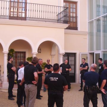 Los policías locales participando en una de las sesiones formativas. (Foto: Cedida)