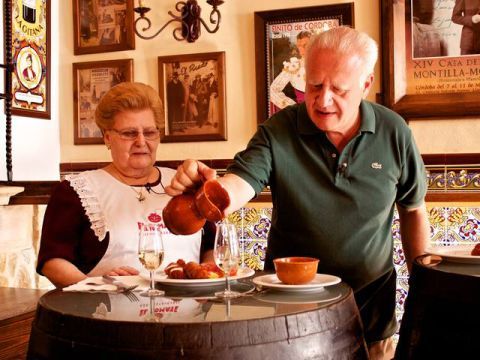 Echanove junto a una participante en este capítulo. (Foto: rtve)