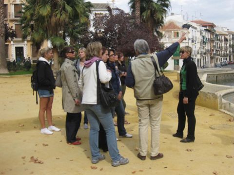 Los participantes en este viaje de familiarización también visitaron la Fuente del Rey. (Foto: Cedida)