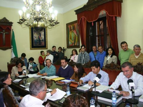 Integrantes de la asociación MALVA en los prolegómenos de la lectura del manifiesto con motivo del Día Mundial de la Salud Mental. ( Foto: R. Cobo)