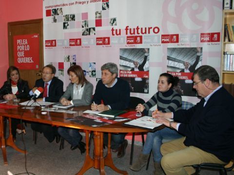 Panorámica de los participantes en la comparecencia ante los medios. (Foto: R. Cobo)