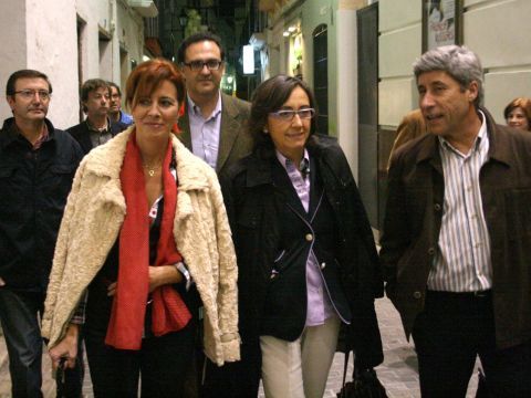 Ortiz, Aguilar y Pulido antes del inicio del acto público en el Teatro Victoria. (Foto: Antonio J. Sobrados)