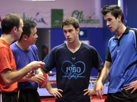 Los jugadores del CajaSur Priego conversando en el último entrenamiento de esta semana. (Foto: Cedida)