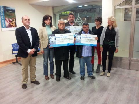 Acto de entrega de los cheques. (Foto: A. J. Sobrados)