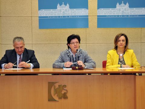 Ramírez y Sánchez junto a la doctora Pilar Núñez-Cortés. (Foto: Cedida)