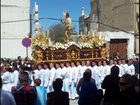 La imagen de Jesús Resucitado a su paso por el Palenque. (Foto: A.J.S.)