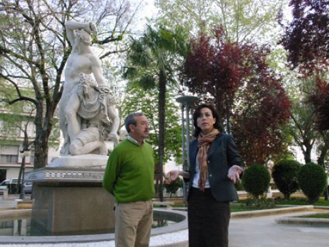 Barrientos y Ceballos esta mañana durante su visita al Paseo de Colombia. (Foto: R. Cobo)