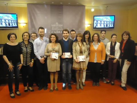 El "grupo motor" con las autoridades. (Foto: J. Moreno)