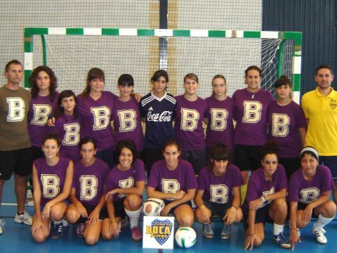 Plantilla y cuerpo técnico del equipo femenino. (Foto: Cedida)