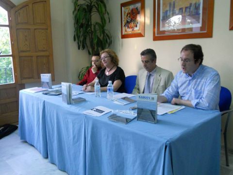 Imagen de la presentación de la revista. (Foto: Cedida)