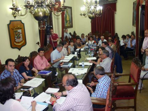 Panorámica del Salón de Plenos en los prolegómenos de la sesión de ayer. (Foto. R. Cobo)
