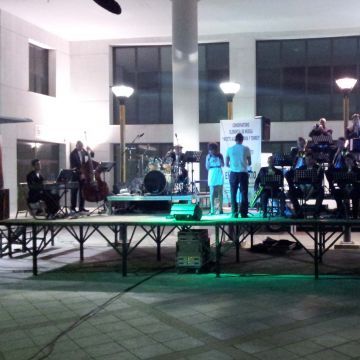 La Plaza Palenque albergó el concierto de la Big Band de la asociación jazzística de Málaga. (Foto: Antonio J. Sobrados)