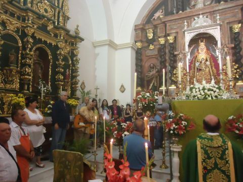 Un momento de la misa. (Foto: J. Moreno)