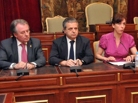 Gutiérrez, Fuentes y Ceballos durante el acto. (Foto: Cedida)