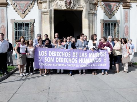 Concentración a las puertas del Palacio de la Merced. (Foto: Cedida)