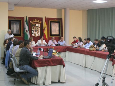 Panorámica del nuevo salón de plenos, enclavado en el salón de actos del Edificio Palenque. (Foto: A.J.Sobrados)