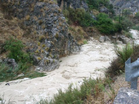 Estado que presentaba el río Salado esta mañana a su paso por Las Angosturas. (Foto: R. Cobo)