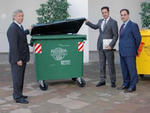 Presentación de los nuevos contenedores. (Foto: Cedida)