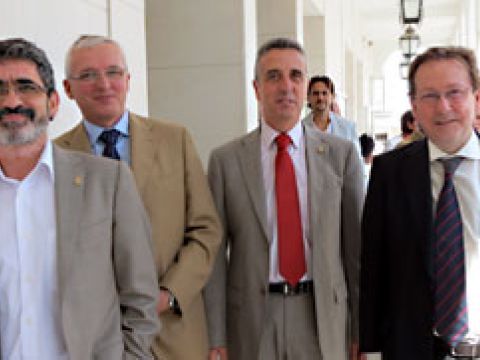 De Llera con el alcalde y ediles lucentinos. (Foto: Cedida)