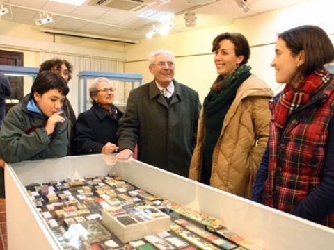 Joaquín Sánchez, junto a su familia, la Aldaldesa prieguense, María Luisa Ceballos y la edil Cristina Casanueva. (Foto: R. Cobo)