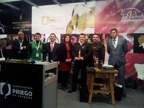 Personal de las tres denominaciones de origen en Madrid Fusión 2013. (Foto: Antonio J. Sorados)