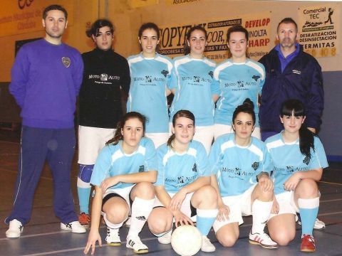 Plantilla y cuerpo técnico del equipo femenino. (Foto: Cedida)