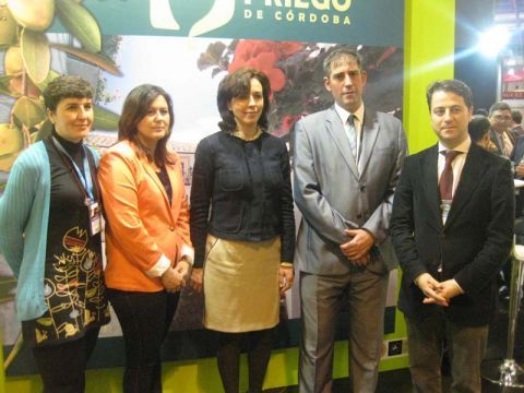 Autoridades, empresarios y responsables de Turismo y la D.O.P. en Gourmets (Foto: Cedida)