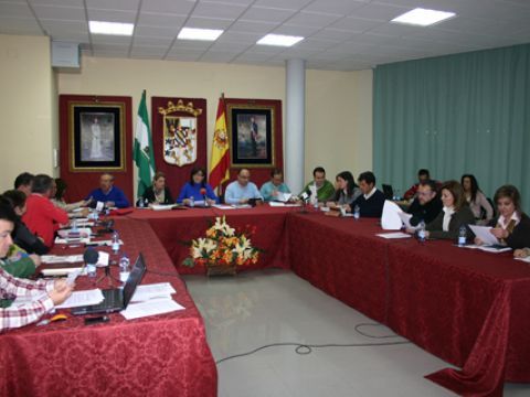 Imagen del inicio de la sesión plenaria celebrada el pasado martes. (Foto: R. Cobo)