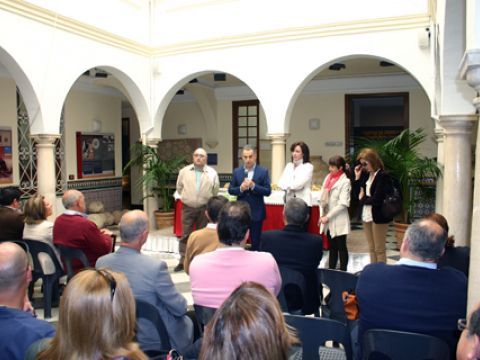 El centro cultural Lozano Sidro acogía a mediodía de hoy miércoles el acto. (Foto: R. Cobo)