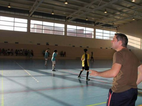 Rafi Rodríguez dando instrucciones a sus jugadoras. (Foto: Cedida)