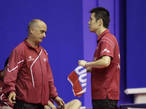 Calvo da instrucciones a Dong durante un tiempo muerto. (Foto: Cedida)