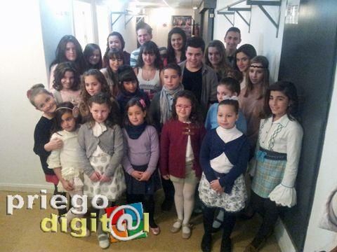 Participantes en la pasada edición, en los camerinos del Teatro Victoria momentos antes del inicio de la final. (Foto: A. J. Sobrados)
