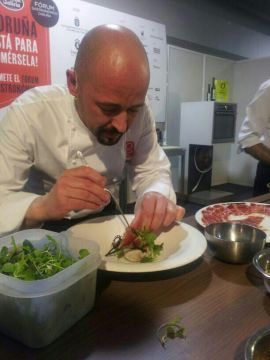 Exhibición del chef Iñaki Bretal. (Foto: Cedida)