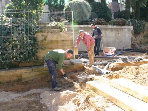 Aspecto que presenta las obras, que están siendo realizadas por una empresa de Almedinilla. (Foto: R. Cobo)