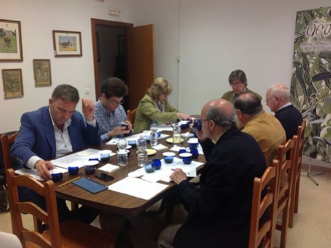Jurado de los premios durante su deliberación. (Foto: Cedida)