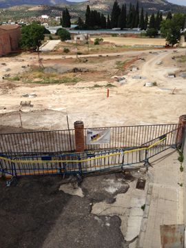 Parte final de la calle Fuenclara, en la que se construirá la rampa. (Foto: Cedida)