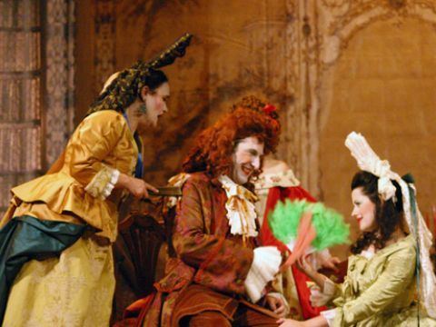 Un momento de la representación de Las mujeres sabias, el pasado viernes en el Teatro Victoria. (Foto: R. Cobo)
