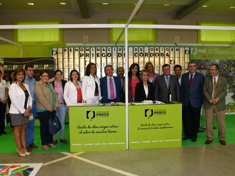 Autoridades en el stand de la Denominación de Origen. (Foto: R. Cobo)